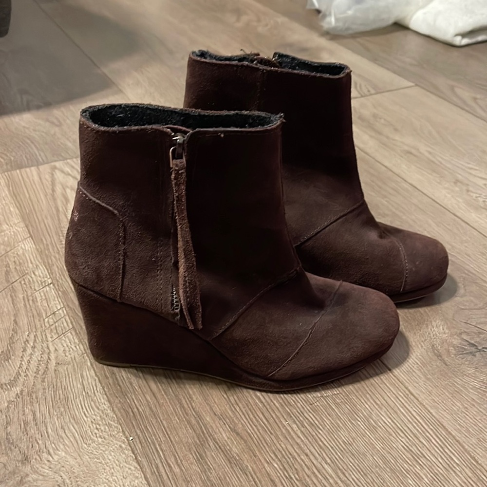Tom's suede booties
